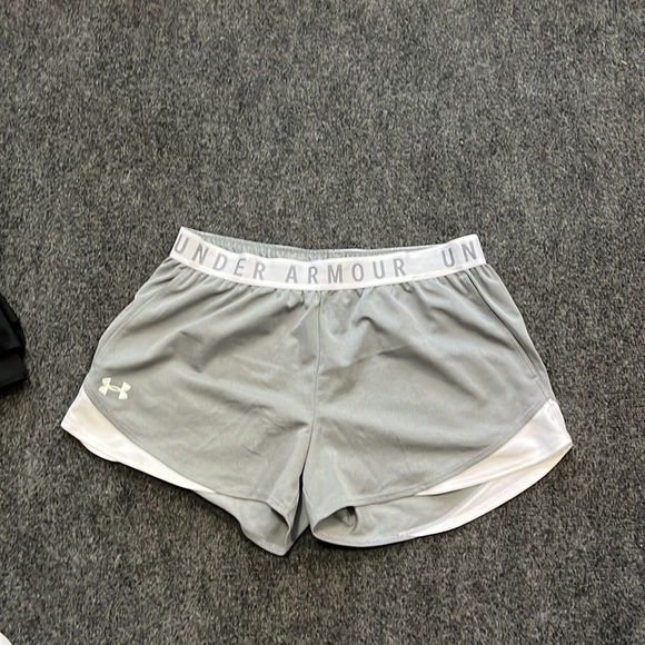 Under Armour lot of two loose fit heatgear shorts like new condition Sz large - Picture 4 of 8